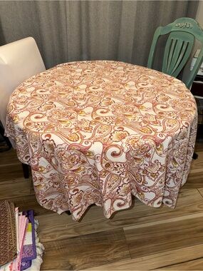 Cynthia Rowley Oblong Paisley Tablecloth in Cream,Russet and Copper